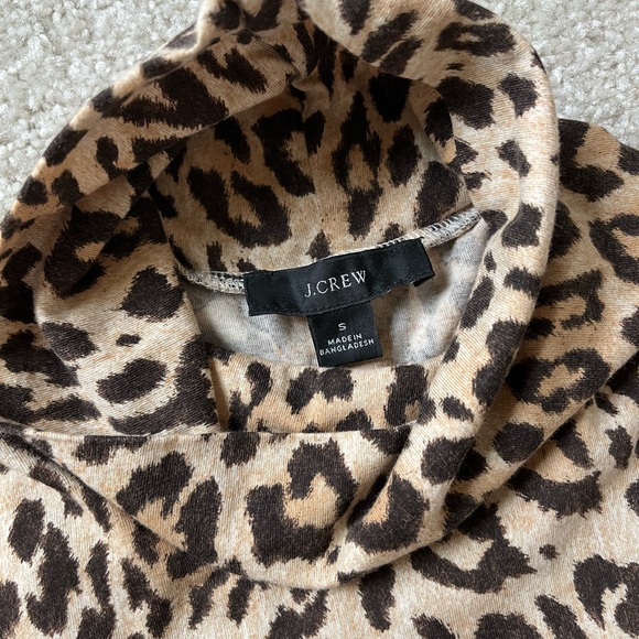 J. Crew Women’s Leopard Print Tissue Turtleneck Top size Small Like New! - Picture 3 of 4